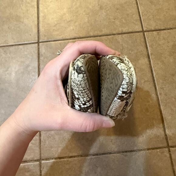 Esprit Women’s 7.5 Faux Snake Skin Pointed Toe Flats - Picture 3 of 9